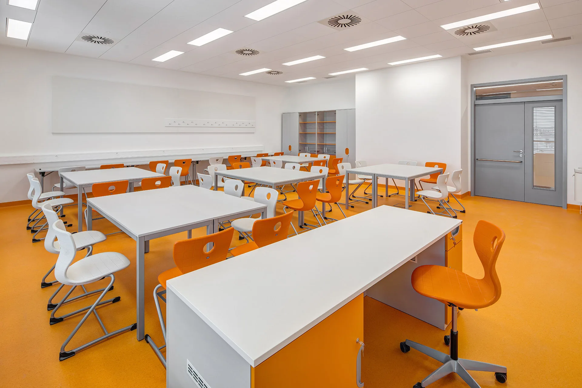 Unterrichtsraum an der Karlsuniversität in Pilsen, Tschechien. Internationales Medizinstudium auf Englisch in Human- und Zahnmedizin.