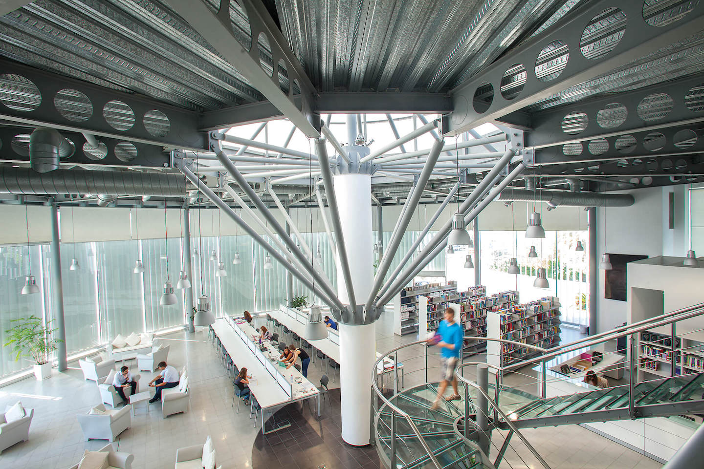 Uni-Bibliothek an der University of Nicosia in Zypern.