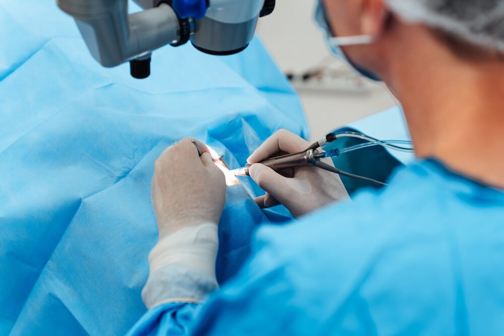 Skilled,Surgeon,And,His,Medical,Team,Performs,Precise,Eye,Surgery