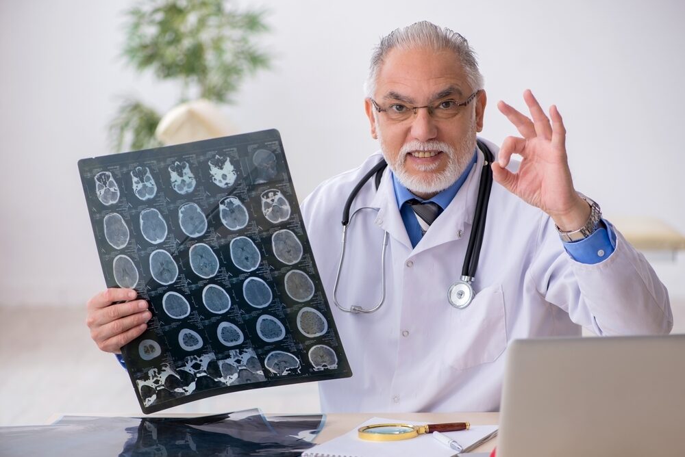 Old,Male,Doctor,Radiologist,Working,In,The,Clinic