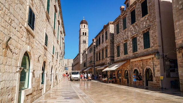 adrian-valverde-rCTTvzTHxmI-unsplash